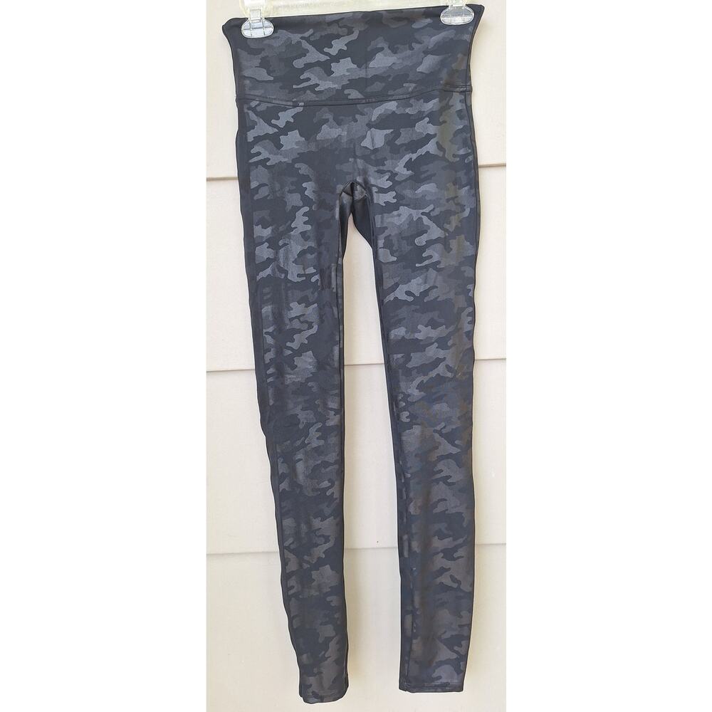 SPANX Camo Faux Leather Wet look Metallic Tummy control Leggings  Black M